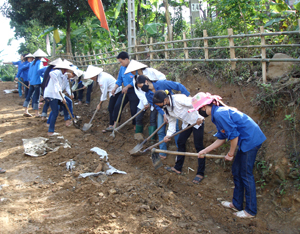 Nhân dân xóm Nội, xã Độc Lập (Kỳ Sơn) đóng vai trò chủ thể trong thực hiện đề án xây dựng “Làng, bản văn hóa - quốc phòng”.  

