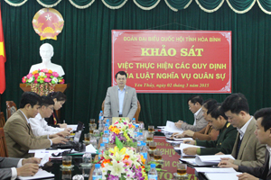 Đồng chí Nguyễn Tiến Sinh, Phó trưởng Đoàn ĐBQH tỉnh phát biểu kết luận buổi khảo sát tại huyện Yên Thủy.

