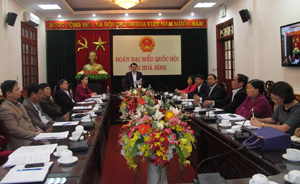 Đồng chí Nguyễn Tiến Sinh, Phó Trưởng Đoàn ĐBQH tỉnh chất vấn trực tuyến Bộ trưởng, Chủ nhiệm Uỷ ban Dân tộc Giàng Seo Phử.

 

