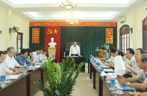 Đồng chí Bùi Văn Tỉnh, UVTƯ Đảng, Bí thư Tỉnh ủy phát biểu kết luận buổi làm việc.