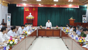 Đồng chí Bùi Văn Tỉnh, UVTƯ Đảng, Bí thư Tỉnh ủy, Chủ tịch HĐND tỉnh phát biểu kết luận buổi làm việc.