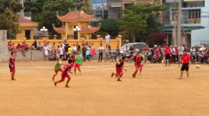 Một trận thi đấu tại giải bóng đá HKPĐ học sinh tiểu học & THCS tỉnh năm 2015.