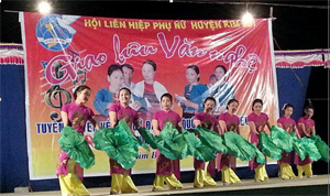 Một tiết mục múa hát trong Đêm giao lưu văn nghệ chủ đề “tuyên truyền về Bầu cử đại biểu quốc hội và đại biểu HĐND các cấp của Hội LHPN huyện Kim Bôi.                                                  

 

