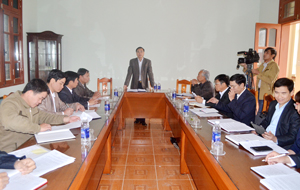 Đoàn công tác kiểm tra công tác chuẩn bị bầu cử tỉnh nắm bắt tình hình công tác chuẩn bị tại xã Địch Giáo.

