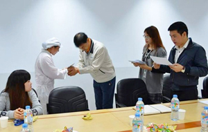 Công đoàn Công ty TNHH Doosung tech trao quà hỗ trợ 14 công nhân có hoàn cảnh khó khăn.