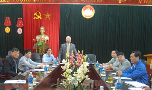 Lãnh đạo Ủy ban MTTQ  Việt Nam tỉnh phổ biến các văn bản, hướng dẫn các đơn vị, tổ chức có người tham gia ứng cử ĐBQH khóa XIV. 

