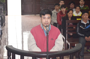 Với hành vi lừa đảo chiếm đoạt gần 2 tỷ đồng, Nguyễn Bá Hồng phải nhận mức án 13 năm tù.
