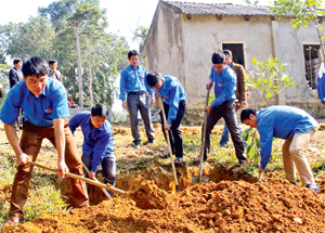 ĐV-TN huyện Lạc Sơn tham gia đào hố xử lý rác thải tại xã Chí Đạo, 

thiết thực hưởng ứng Tháng thanh niên năm 2016.

