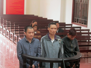 Với hành vi cướp tài sản, các bị cáo Ngô Văn Chuyển, Đỗ Văn Cường và Nguyễn Văn Lịch phải nhận bản án thích đáng.