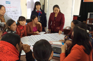 Hội LHPN tỉnh, huyện Tân Lạc tổ chức tập huấn cho hội viên phụ về thúc đẩy bình đẳng giới và sự tham gia chính trị của phụ nữ.