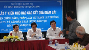 Ông Nguyễn Thành Tài, Phó chủ tịch UBND TPHCM, góp ý kiến cho dự thảo báo cáo kết quả giám sát.