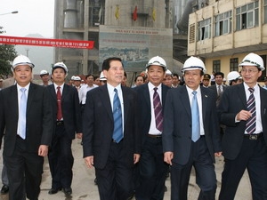 Chủ tịch nước Nguyễn Minh Triết thăm Nhà máy Ximăng Bỉm Sơn.