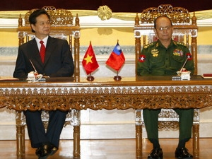 Thủ tướng Nguyễn Tấn Dũng và Đại tướng Thein Sein, Thủ tướng Liên bang Myanmar chứng kiến Lễ ký Bản ghi nhớ về Hợp tác Ngân hàng.