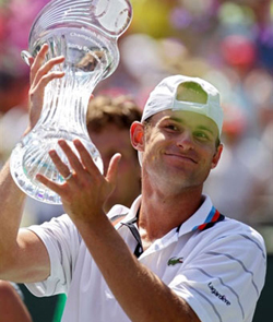 Andy Roddick hạnh phúc cùng phần thưởng chiến thắng