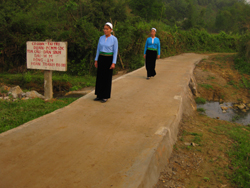 Cầu dân sinh hoàn thành tạo điều kiện thuận lợi cho giao thông đi lại của người dân xóm Ba, xã Mông Hóa, huyện Kỳ Sơn.