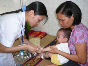 Bình quân mỗi ngày có khoảng 8-10 trẻ em vào điều trị tại khoa Nhi, Bệnh viện đa khoa tỉnh.