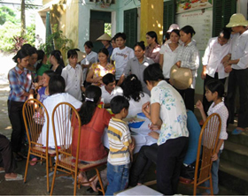 Khảo sát, tuyên truyền, tư vấn bệnh Thalassemia tại 3 xã của huyện Kim Bôi.