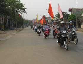 Cán bộ và nhân dân thị trấn Cao Phong ra quân hưởng ứng tháng hành động và chất lượng VSATTP.