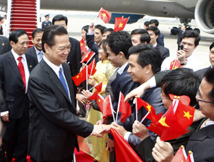 Lễ đón thủ tướng Nguyễn Tấn Dũng
tại sân bay Lục Khẩu, Nam Kinh, Giang Tô.