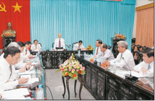 Chủ tịch QH Nguyễn Phú Trọng phát biểu ý kiến 
tại buổi làm việc với lãnh đạo tỉnh Bến Tre.