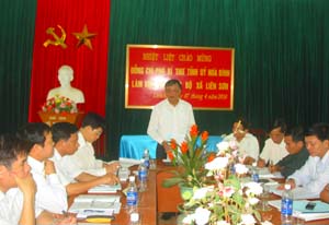 Đồng chí Doãn Mậu Diệp, Phó Bí thư Tỉnh ủy phát biểu chỉ đạo tại buổi làm việc với Đảng bộ xã Liên Sơn
