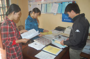 Phòng Nội vụ - cơ quan thường trực UBBC huyện Yên Thuỷ chủ động chuẩn bị tài liệu phục vụ bầu cử ĐBQH khoá XIII và HĐND các cấp.