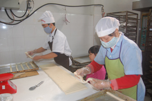Sản xuất bánh các loại đáp ứng yêu cầu ATVSTP tại doanh nghiệp Phú Thuỷ (TPHB).
