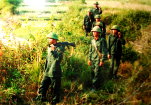 Lực lượng DQTV xã Kim Bôi, huyện Kim Bôi tổ chức tuần tra góp phần giữ vững ANCT-TTATXH trên địa bàn.