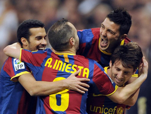 Các cầu thủ Barcelona ăn mừng bàn mở tỉ số của Messi. Ảnh: Marca.