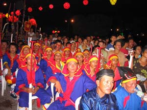 Ngư dân tham dự lễ hội cầu ngư (sân khấu hoá) trong Festival biển Nha Trang lần thứ tư.