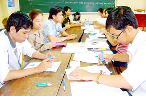 Thí sinh nộp hồ sơ đăng ký dự thi tại Trường ĐH Sài Gòn