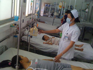 Bệnh nhi điều trị cảm cúm tại Bệnh viện Nhi Đồng 2 - TPHCM