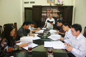 TS. Bùi Ỉnh, Trưởng ban đại diện Hội NCT tỉnh trình bày kế hoạch tổ chức Hội nghị triển khai Luật NCT cấp tỉnh.