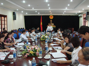 Đồng chí Bùi Văn Cửu, Phó Chủ tịch UBND tỉnh chỉ đạo hội nghị.