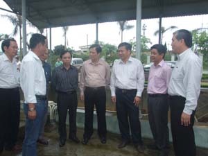 Lãnh đạo BCĐ Tây Bắc và tỉnh ta thăm Dự án Trạm xử lý nước tại tại KCN Lương Sơn.