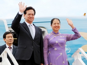 Thủ tướng Nguyễn Tấn Dũng đến Sân bay Pochentong, Phnom Penh. (Ảnh: Đức Tám/TTXVN)