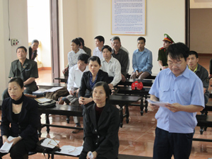 Đại diện VKSND Kỳ Sơn trình bày và tranh luận tại phiên tòa.