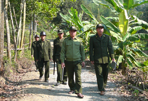 Lực lượng Công an xã Đồng Tâm (Lạc Thủy) thường xuyên tuần tra bảo vệ an ninh thôn, xóm.