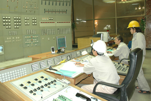 Nhà máy thủy điện Hòa Bình với 8 tổ máy phát điện có công suất 1.920 MW  đáp ứng nhu cầu điện tiêu dùng và sản xuất.
