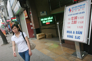 Niêm yết lãi suất huy động tại Ngân hàng Phương Nam, Hà Nội ngày 11.4.