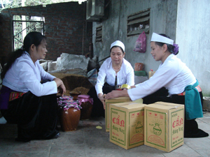Cơ sở sản xuất rượu cần của bà Bùi Thị Chinh  ở tổ 3, phường Phương Lâm, thành phố Hoà Bình.
