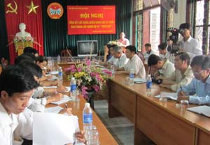 Đồng chí  Nguyễn Trường Phong, Chủ tịch Hội Nông dân tỉnh đánh giá kết quả triển khai dự án “Thêm cây”.