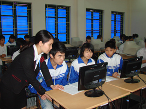 Phòng tin học của trường THPT Nguyễn Trãi có 50 máy tính đáp ứng tốt nhu cầu ứng dụng CNTT của thầy và trò nhà trường trong giảng dạy, học tập. Ảnh PV