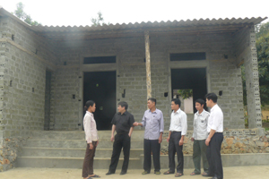 Với số tiền hỗ trợ của Nhà nước và sự giúp đỡ của người thân, gia đình ông Bùi Văn Đạn, xóm Ve, xã Đông Bắc (Kim Bôi) đã xây dựng được ngôi nhà mới rộng 42m2.