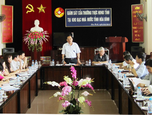 Đồng chí Đinh Duy Sơn, Phó Chủ tịch HĐND tỉnh phát biểu kết luận buổi giám sát tại KBNN tỉnh.