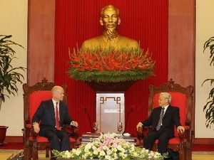 Tổng Bí thư Nguyễn Phú Trọng tiếp Bộ trưởng Ngoại giao Anh William Hague đang ở thăm và làm việc tại Việt Nam. (Ảnh: Trí Dũng/TTXVN)