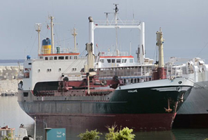 Tàu Lutfallah II neo tại cảng Beirut của Li-băng hôm 28/4