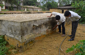 Một bể nước được xây dựng từ năm 2010 ở xóm Kim Bắc I không phát huy tác dụng và bị bỏ hoang trong những năm qua.

 

