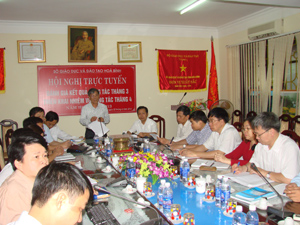Đ/c Nguyễn Minh Thành, giám đốc Sở GD&ĐT phát biểu chỉ đạo tại hội nghị trực tuyến triển khai nhiệm vụ công tác tháng 4/2013.

