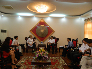 Đồng chí Bùi Văn Cửu, Phó Chủ tịch TT UBND tỉnh tiếp bà Debora Leaver cùng đoàn công tác đã đến thăm và làm việc tại tỉnh.